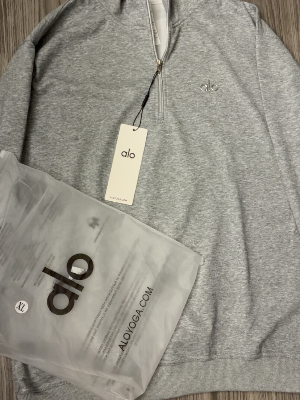 ALO Yoga Men’s Heather Gray Quarter-Zip Sweatshirt